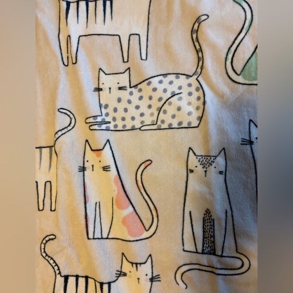 Cat Patterned Towel - Picture 4 of 4